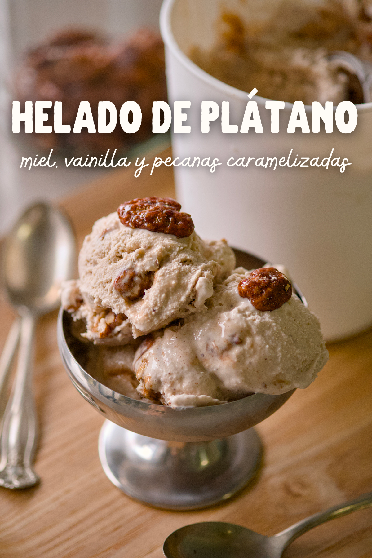 Helado de plátano, miel, vainilla y pecanas caramelizadas