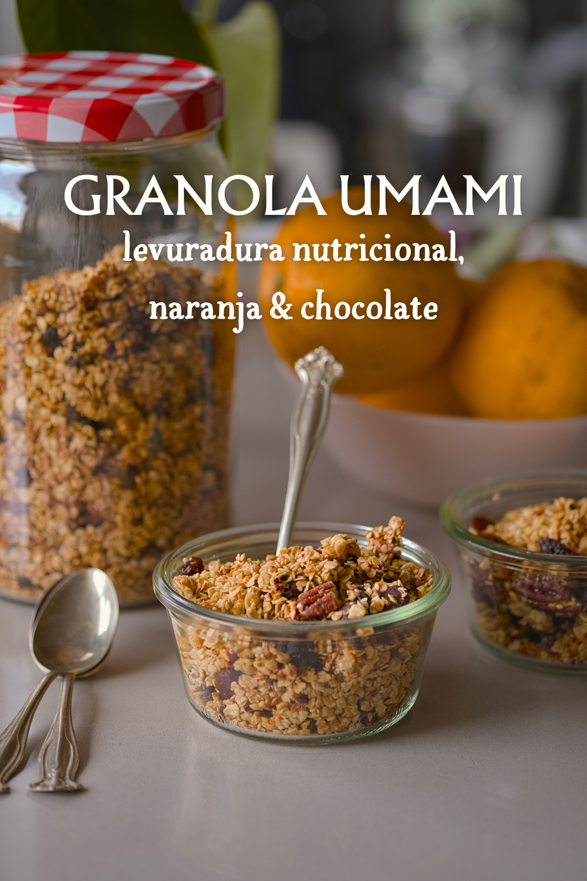 Granola umami con levadura nutricional, naranja y chocolate
