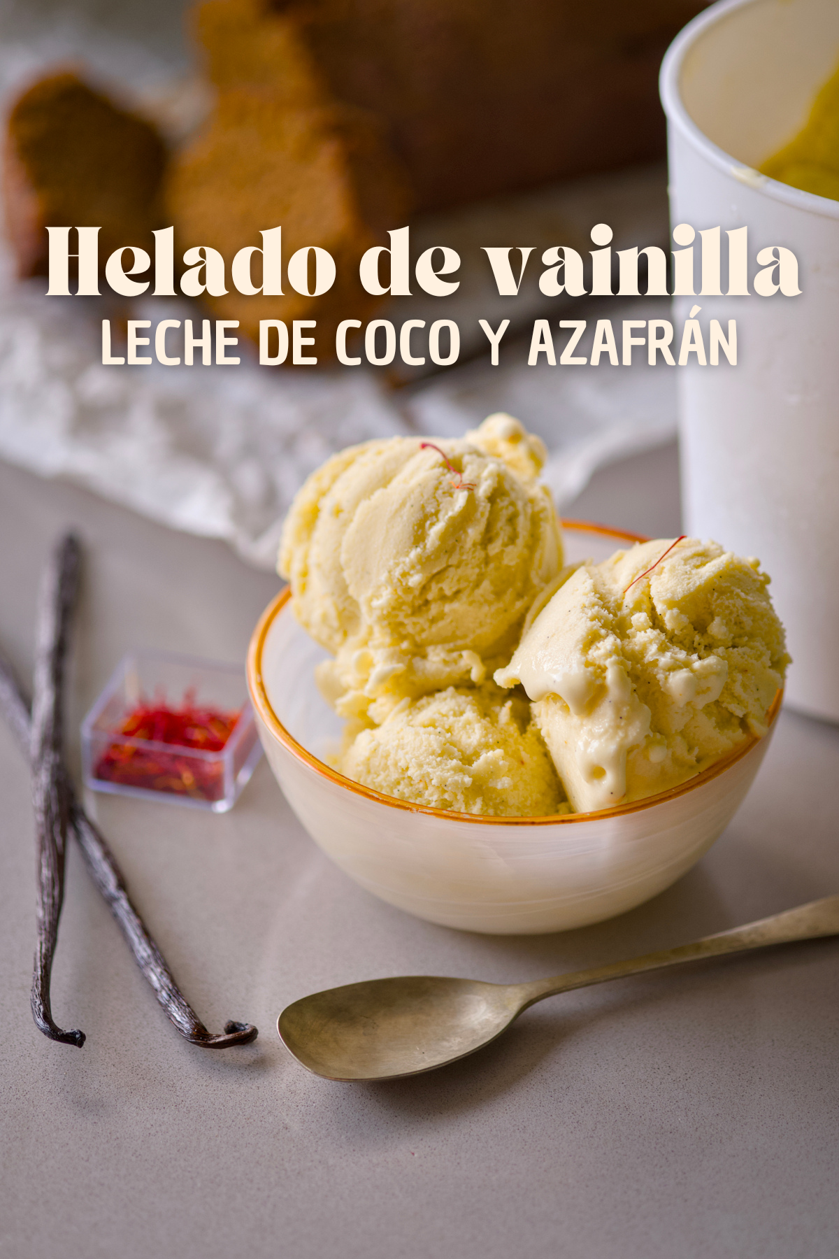 Helado casero de vainilla con leche de coco y azafrán